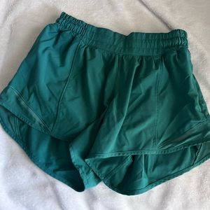 Lululemon Low Rise Hotty Hot Shorts 4”